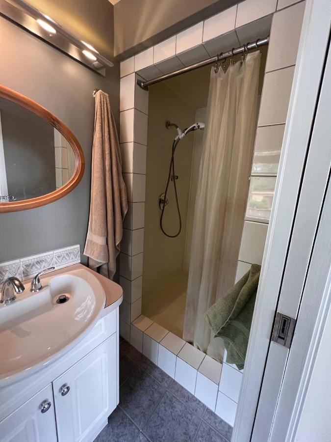 Seymour Private Bedroom, Ensuite Bathroom With Shared Pool, Hot Tub With Views North Vancouver Ngoại thất bức ảnh