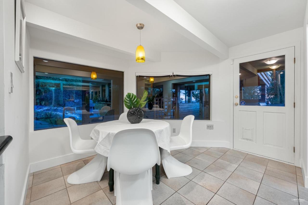 Seymour Private Bedroom, Ensuite Bathroom With Shared Pool, Hot Tub With Views North Vancouver Ngoại thất bức ảnh