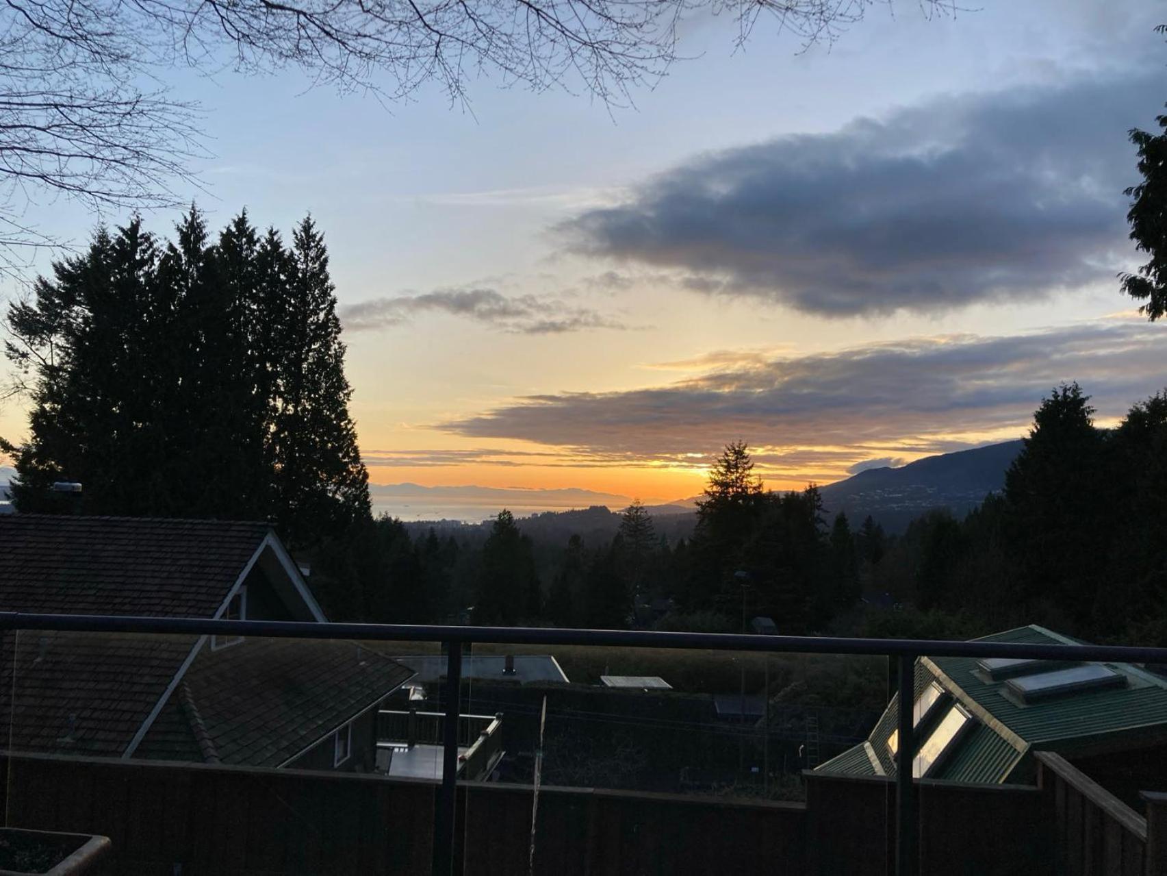 Seymour Private Bedroom, Ensuite Bathroom With Shared Pool, Hot Tub With Views North Vancouver Ngoại thất bức ảnh