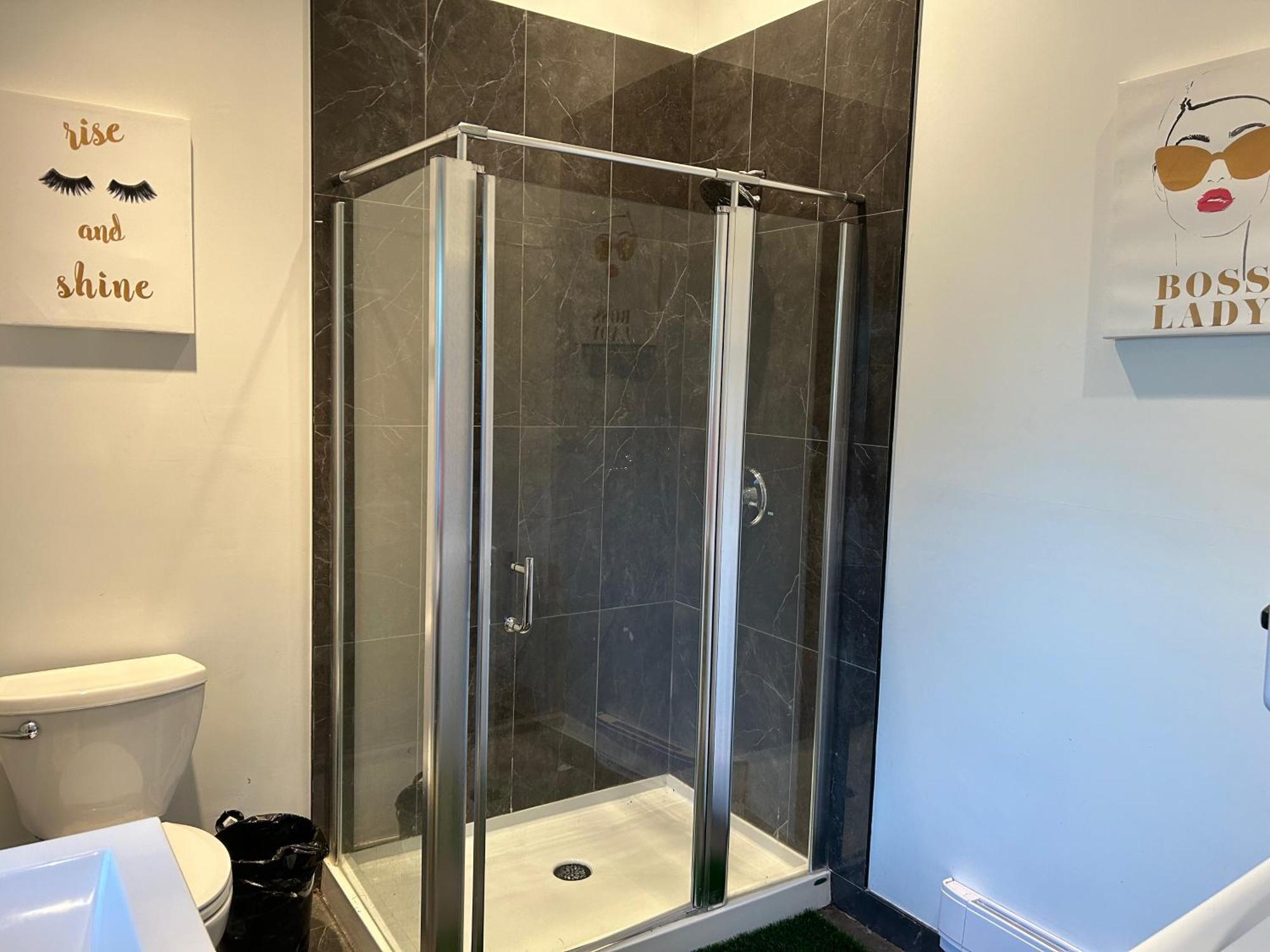 Seymour Private Bedroom, Ensuite Bathroom With Shared Pool, Hot Tub With Views North Vancouver Ngoại thất bức ảnh