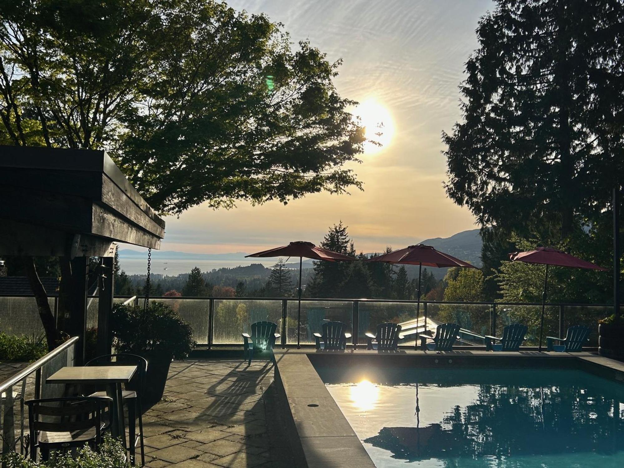 Seymour Private Bedroom, Ensuite Bathroom With Shared Pool, Hot Tub With Views North Vancouver Ngoại thất bức ảnh