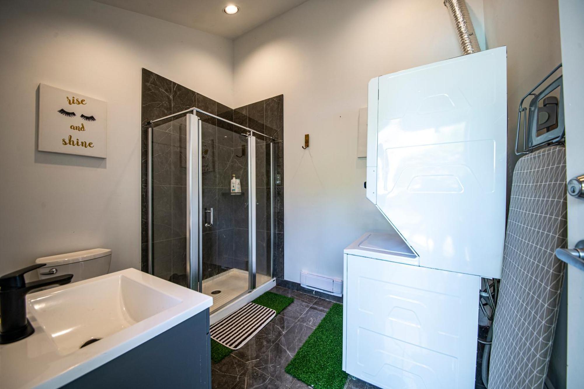 Seymour Private Bedroom, Ensuite Bathroom With Shared Pool, Hot Tub With Views North Vancouver Ngoại thất bức ảnh